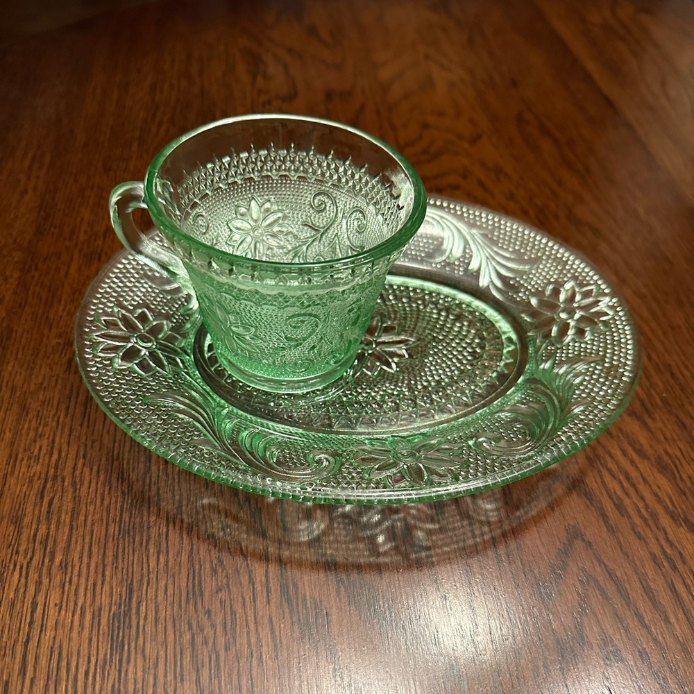 Vintage Tiara Indiana Glass Chantilly Green snack set
